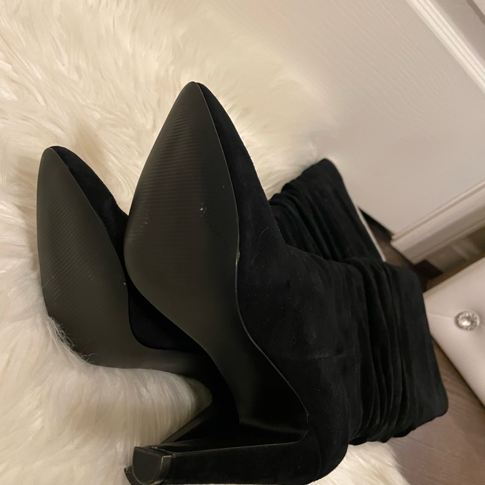 Gorgeous black suede knee high slouchy boot.